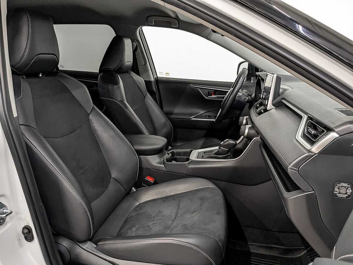 Toyota RAV4 с пробегом — 2021 год. Фото: #21
