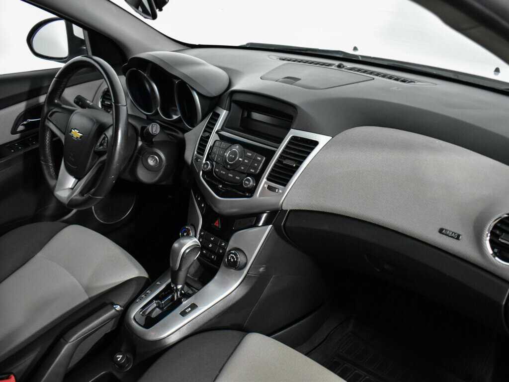 Chevrolet Cruze с пробегом — 2012 год. Фото: #10