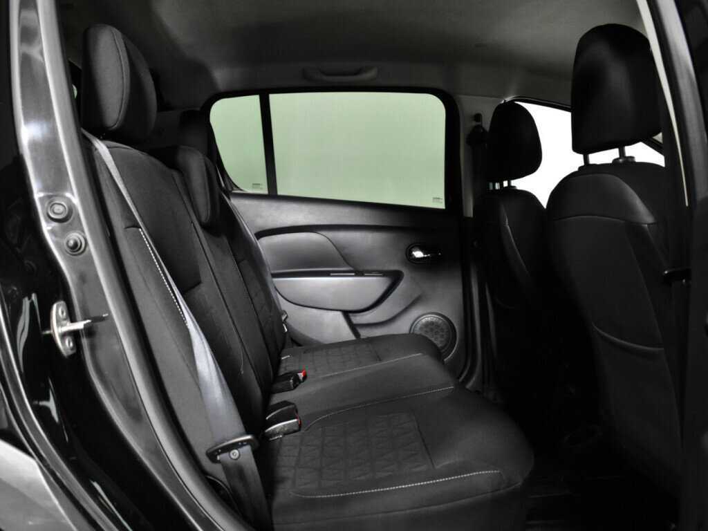 Renault Sandero с пробегом — 2017 год. Фото: #9