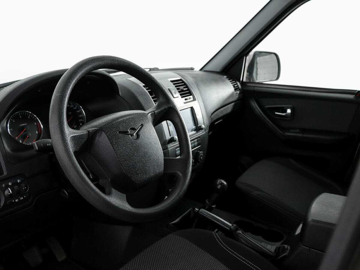 УАЗ Patriot с пробегом — 2015 год. Фото: #10