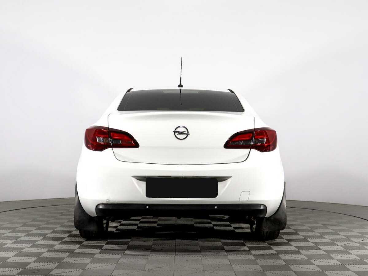 Opel Astra с пробегом — 2013 год. Фото: #5