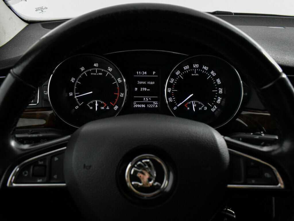 Skoda Superb с пробегом — 2013 год. Фото: #15