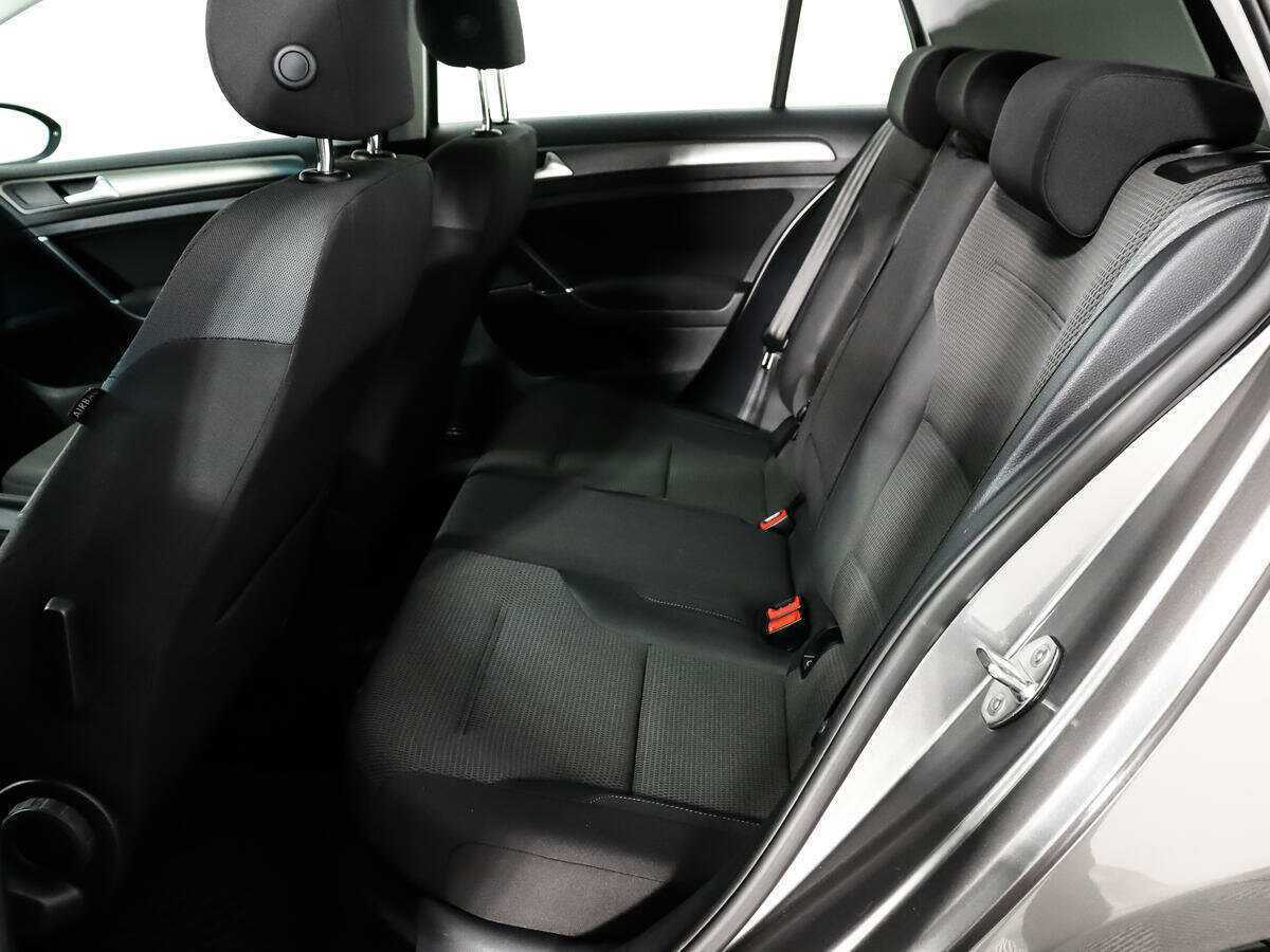 Volkswagen Golf с пробегом — 2013 год. Фото: #9