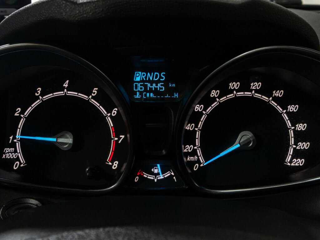 Ford Fiesta с пробегом — 2015 год. Фото: #11