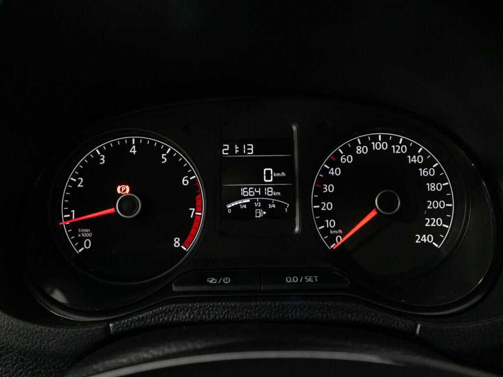 Volkswagen Polo с пробегом — 2015 год. Фото: #11