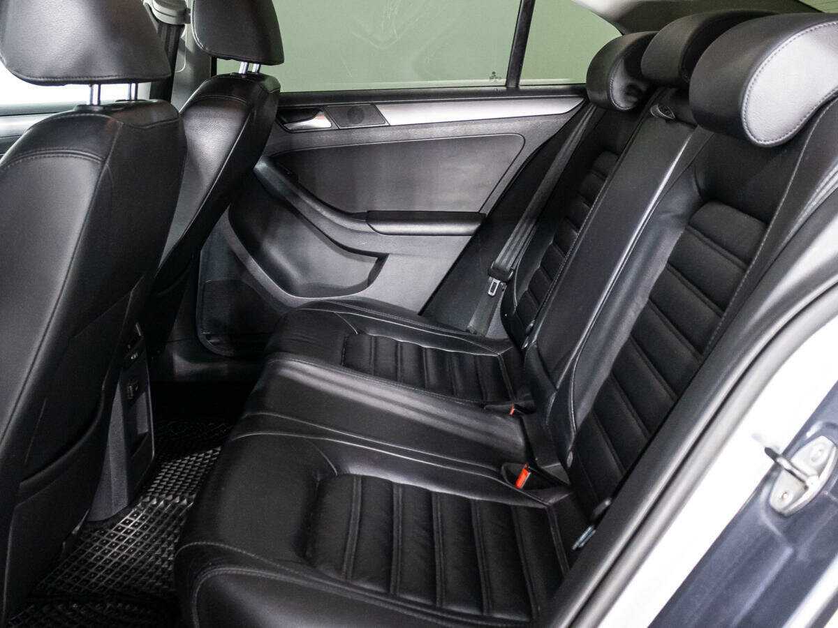 Volkswagen Jetta с пробегом — 2012 год. Фото: #9