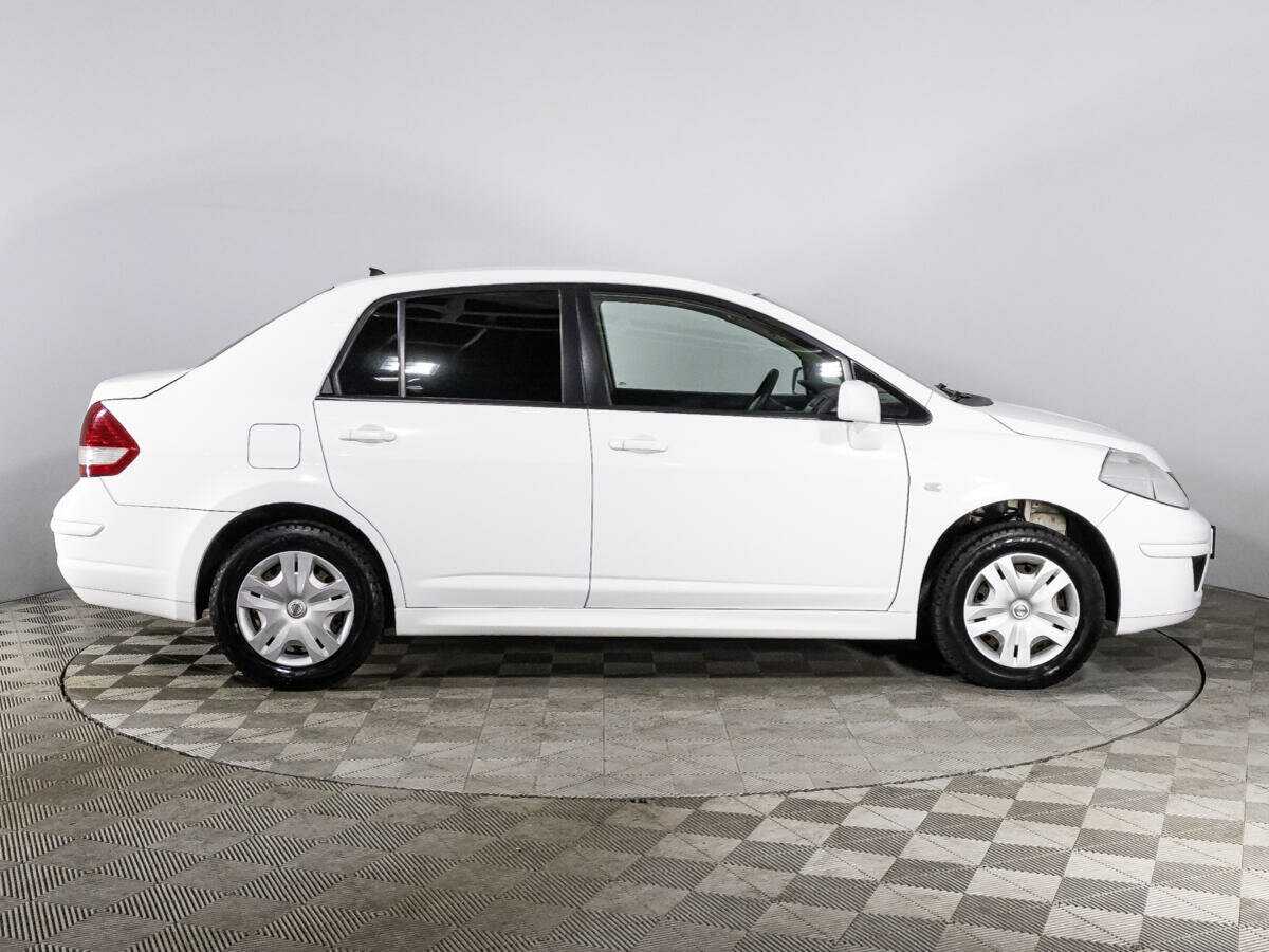 Nissan Tiida с пробегом — 2013 год. Фото: #3