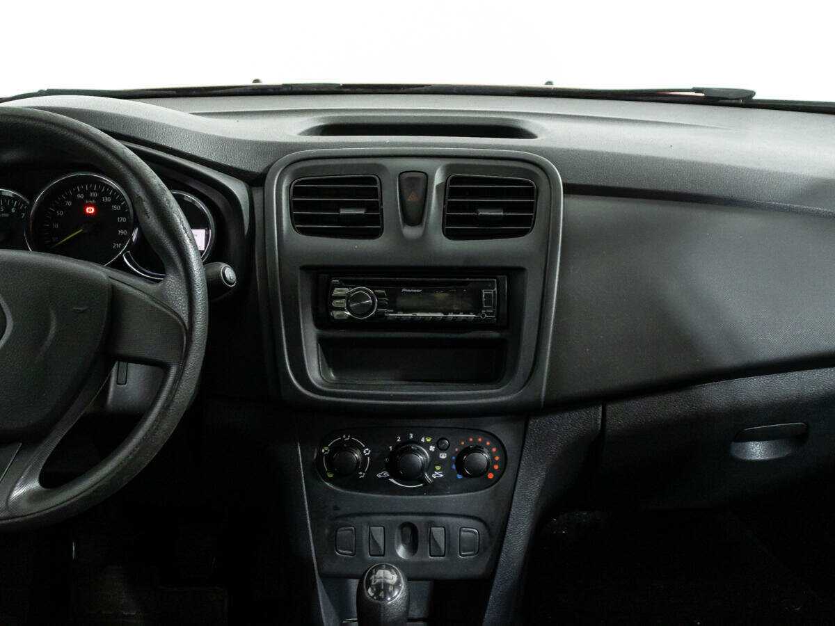 Renault Sandero с пробегом — 2015 год. Фото: #13