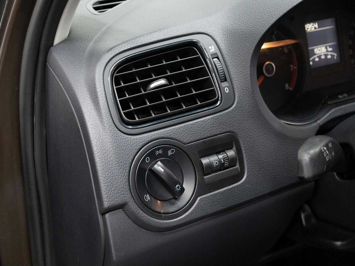 Volkswagen Polo с пробегом — 2016 год. Фото: #17