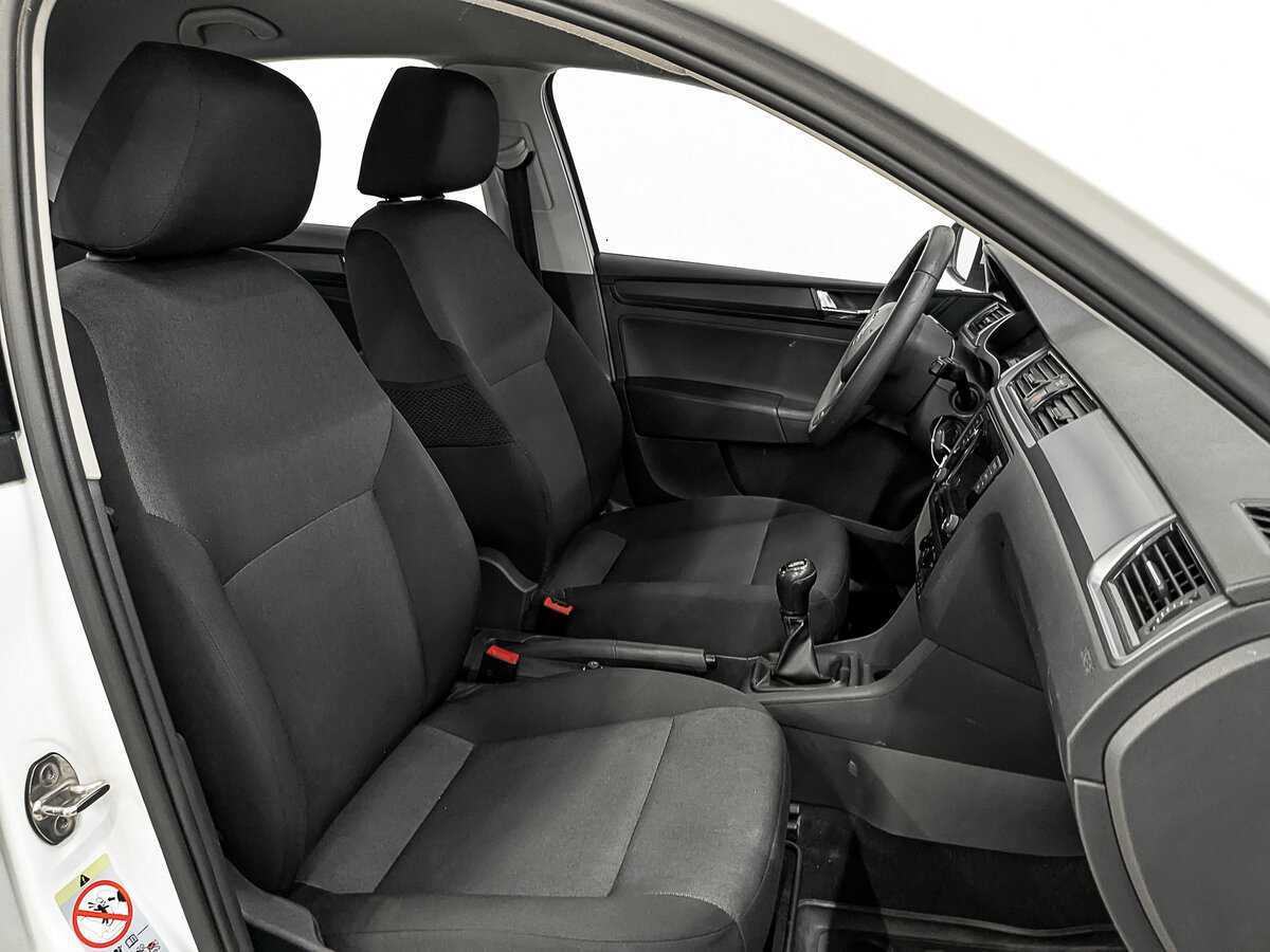 Skoda Rapid с пробегом — 2017 год. Фото: #22