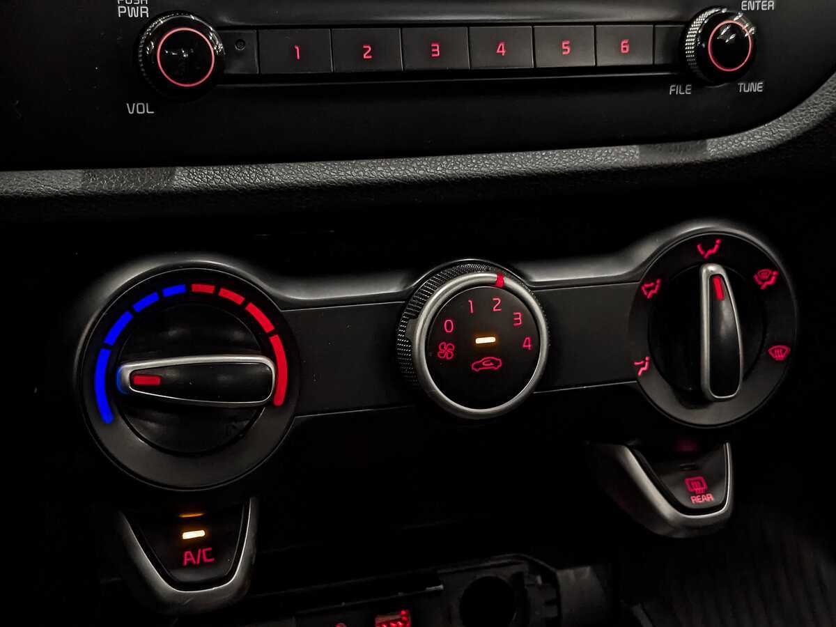 Kia Rio с пробегом — 2020 год. Фото: #20