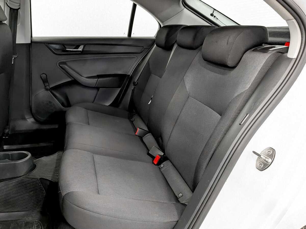 Skoda Rapid с пробегом — 2017 год. Фото: #11