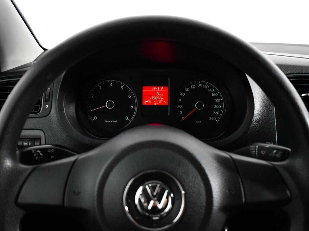 Volkswagen Polo с пробегом — 2012 год. Фото: #10