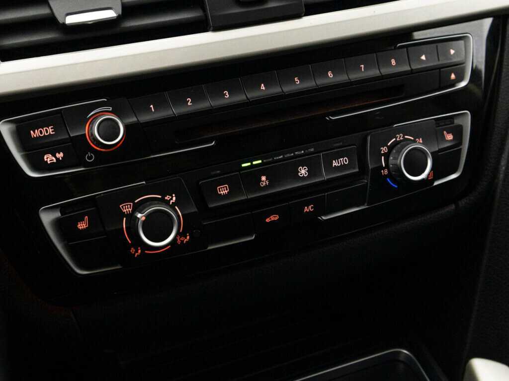 BMW 3 серии с пробегом — 2016 год. Фото: #17