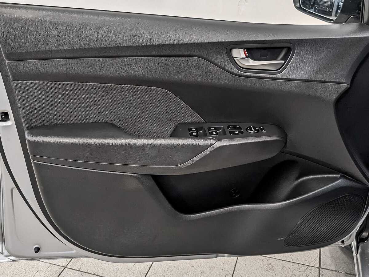 Hyundai Solaris с пробегом — 2018 год. Фото: #18