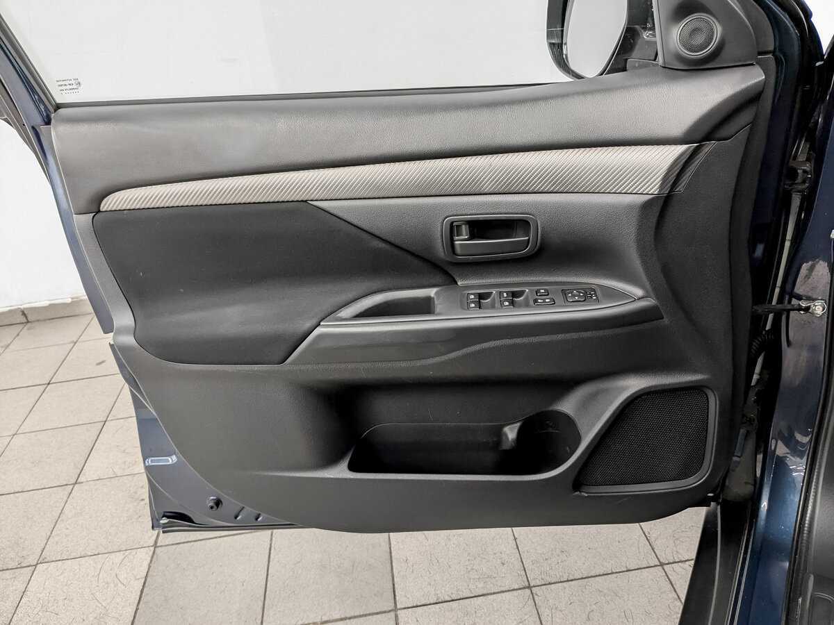 Mitsubishi Outlander с пробегом — 2017 год. Фото: #18