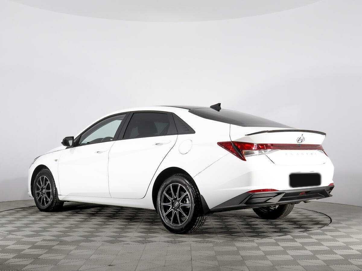 Hyundai Elantra с пробегом — 2021 год. Фото: #6