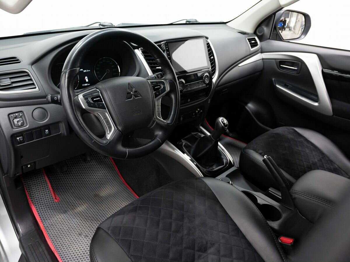 Mitsubishi Pajero Sport с пробегом — 2017 год. Фото: #7