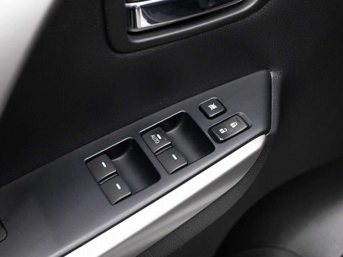 Mitsubishi Pajero Sport с пробегом — 2017 год. Фото: #15