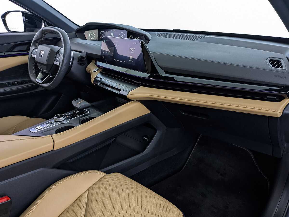 Changan UNI-V с пробегом — 2022 год. Фото: #14