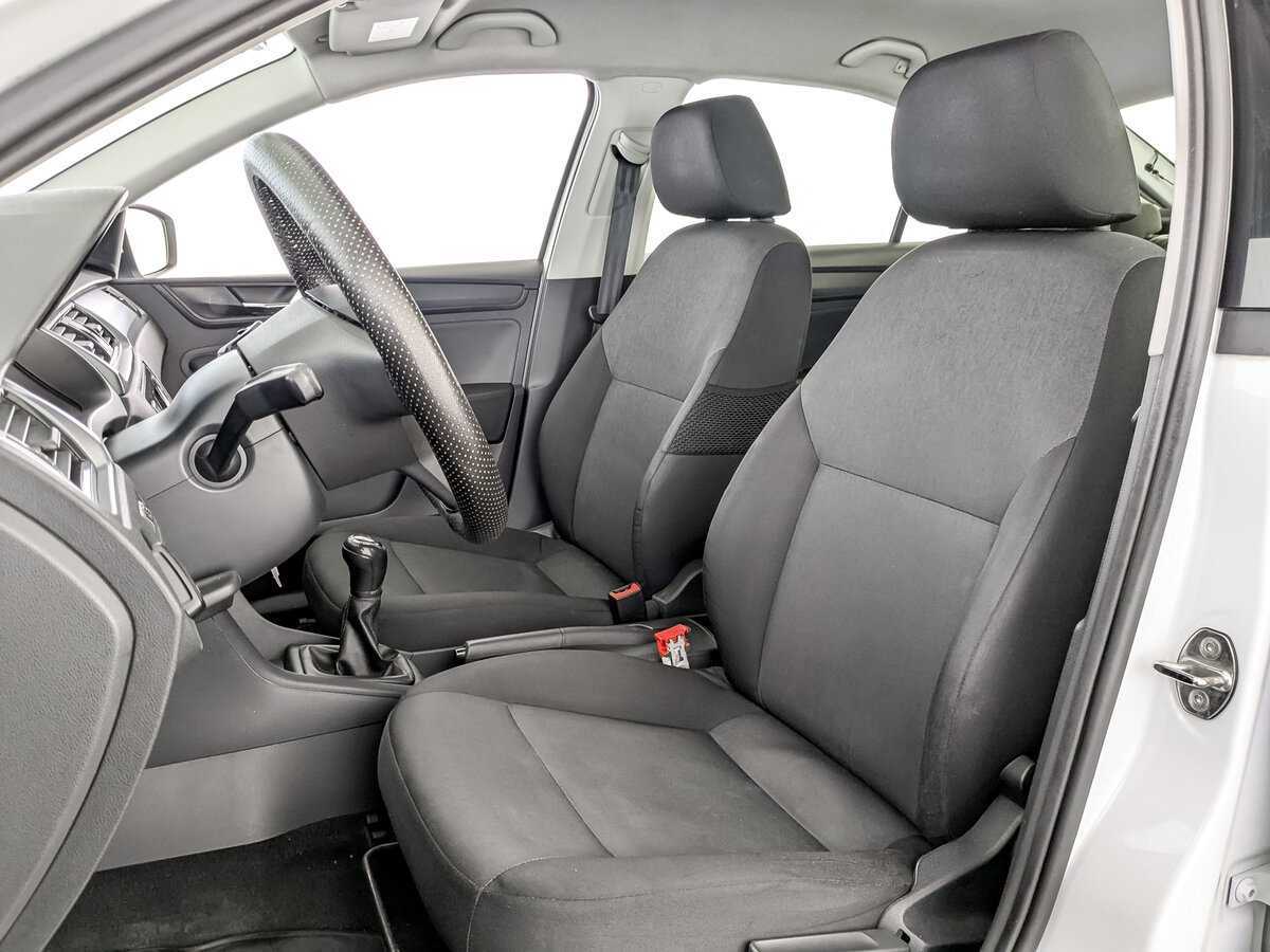 Skoda Rapid с пробегом — 2017 год. Фото: #17