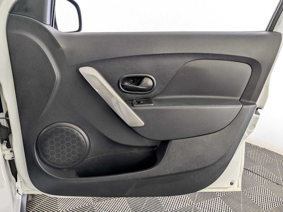 Renault Sandero с пробегом — 2019 год. Фото: #23