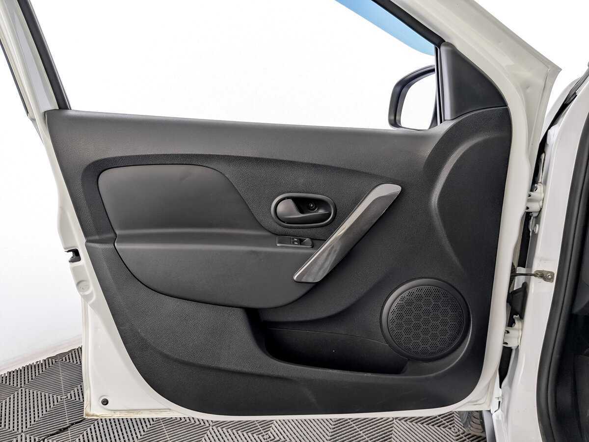 Renault Sandero с пробегом — 2018 год. Фото: #18