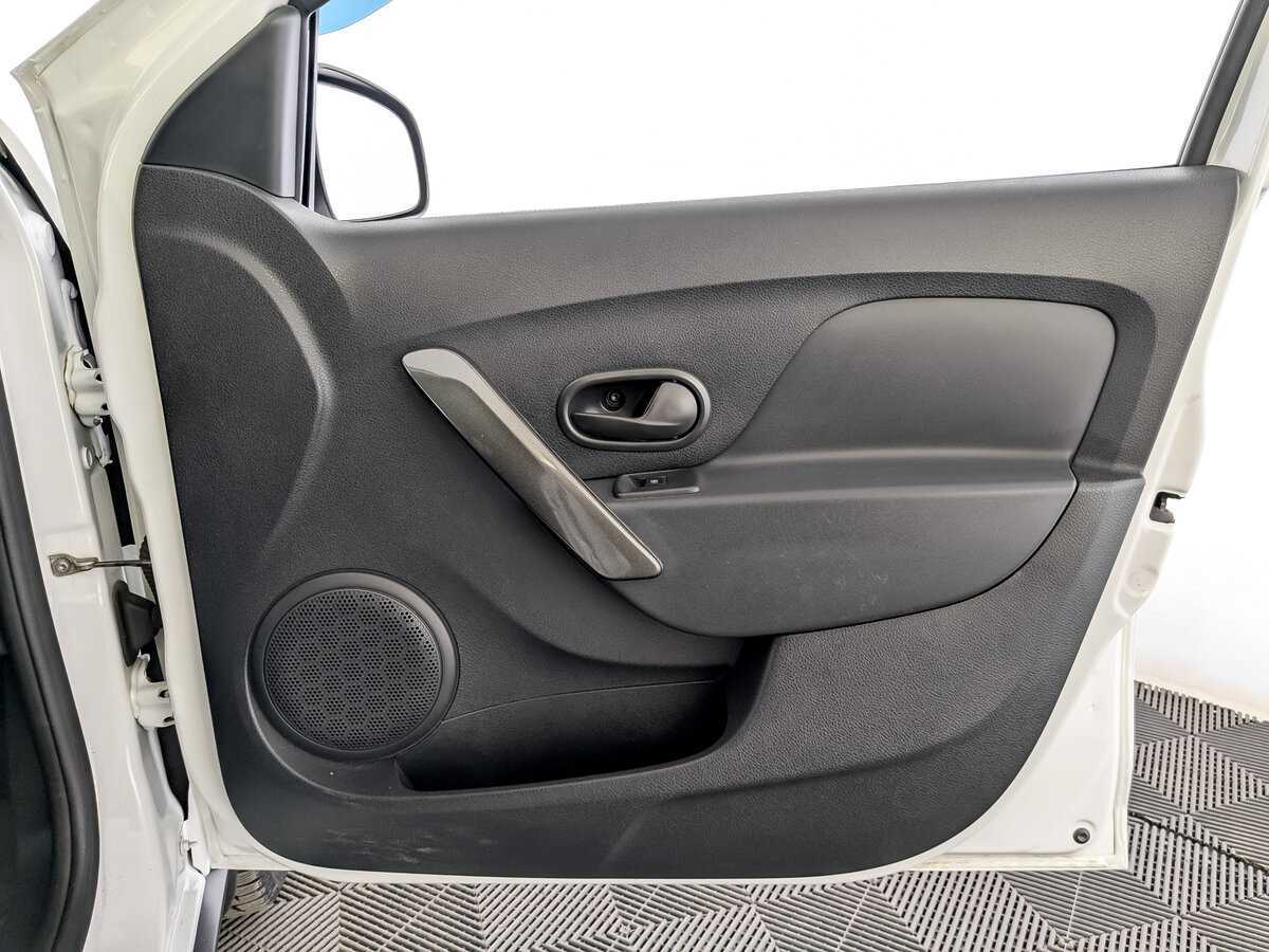 Renault Sandero с пробегом — 2018 год. Фото: #23