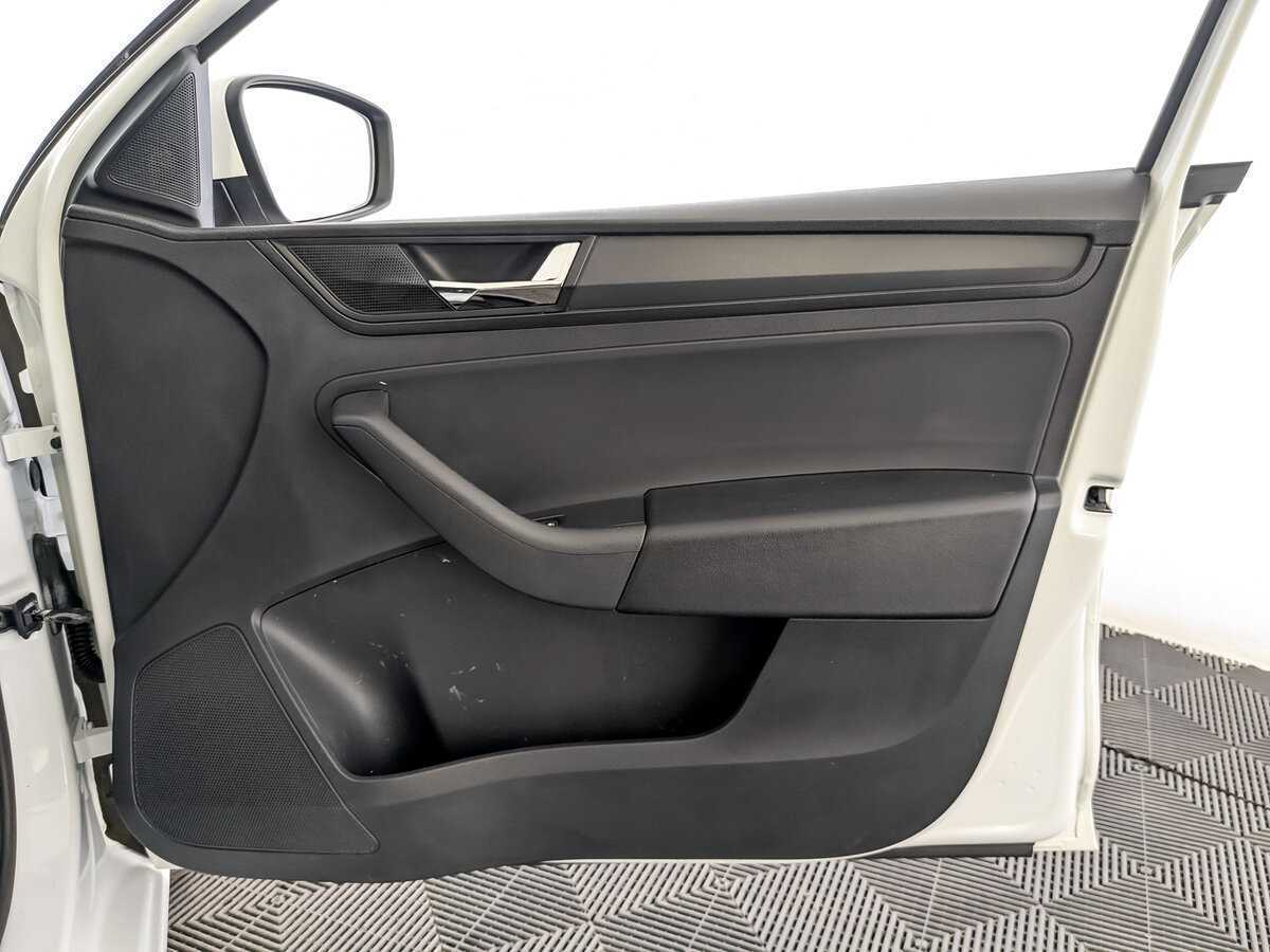 Skoda Rapid с пробегом — 2017 год. Фото: #23