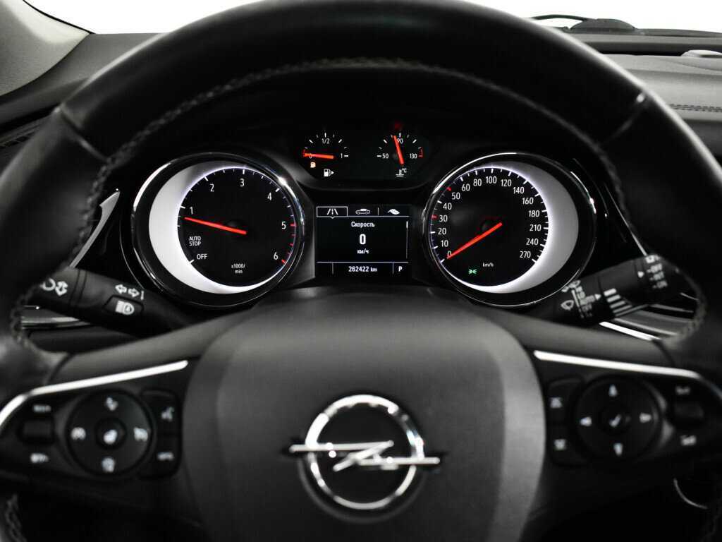 Opel Insignia с пробегом — 2018 год. Фото: #10