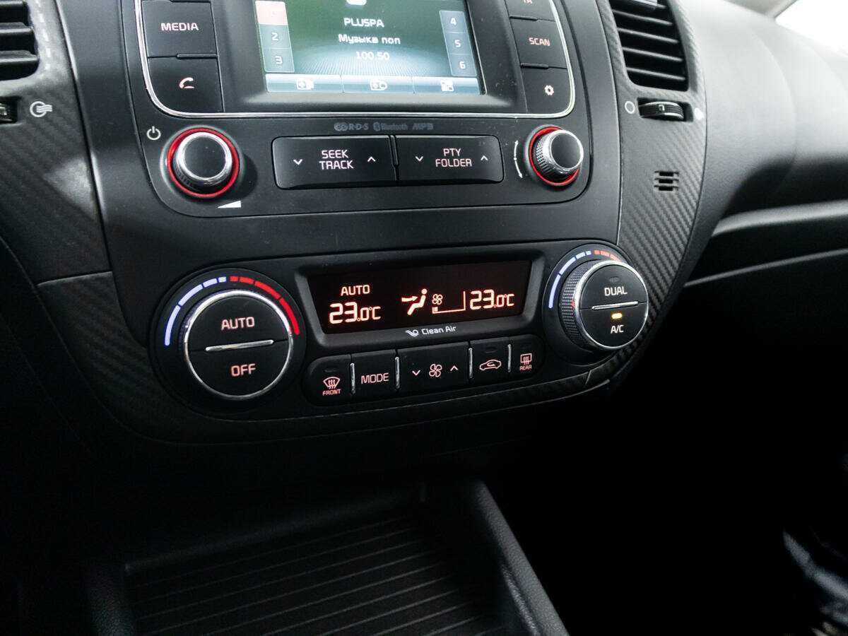 Kia Cerato с пробегом — 2015 год. Фото: #16