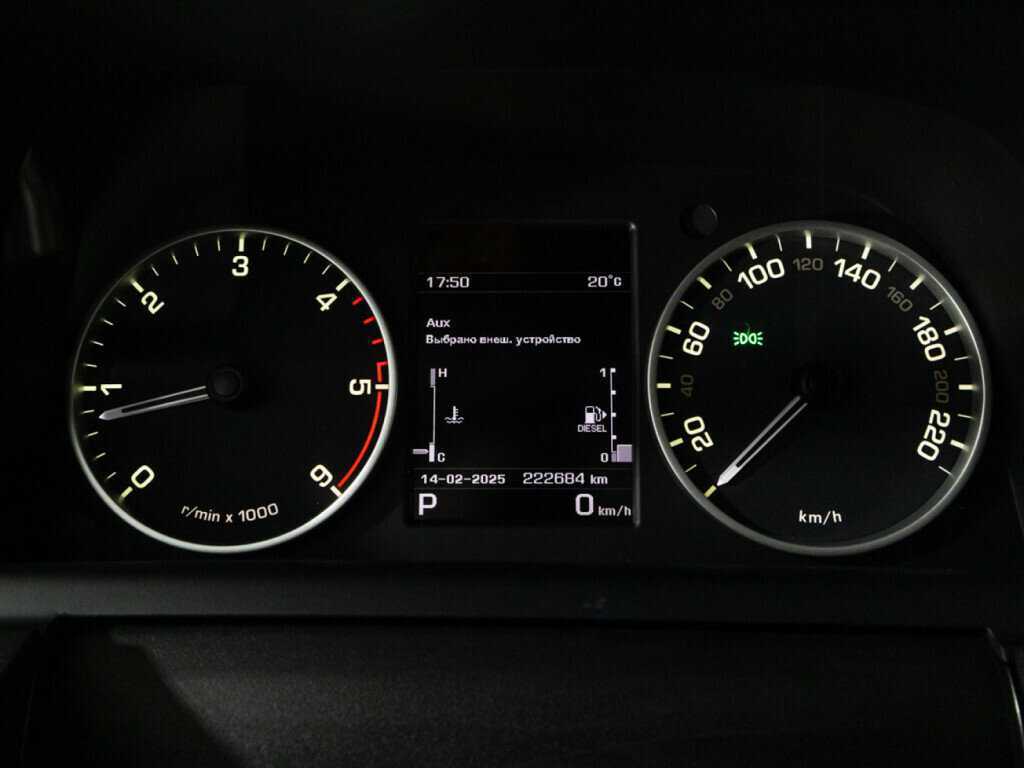 Land Rover Discovery с пробегом — 2016 год. Фото: #11