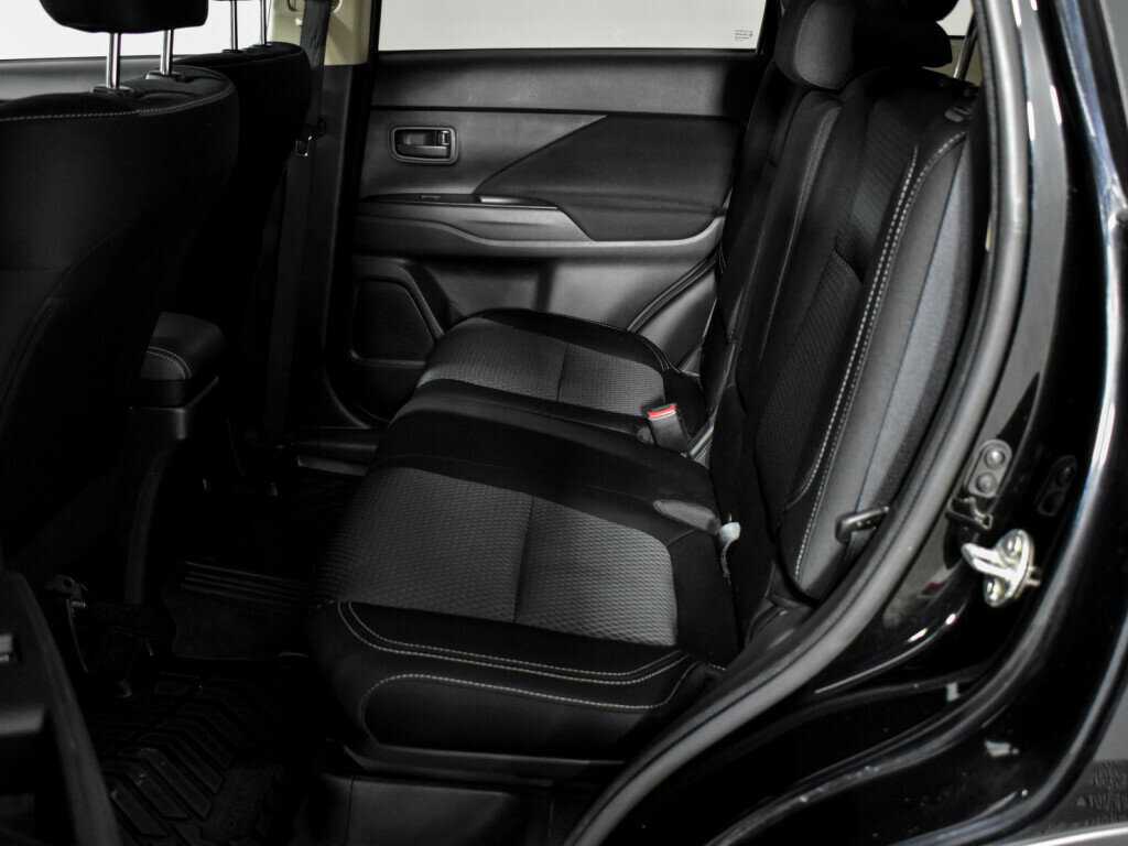 Mitsubishi Outlander с пробегом — 2019 год. Фото: #11