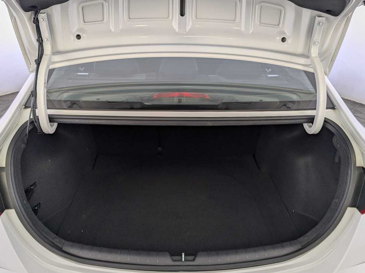 Hyundai Solaris с пробегом — 2021 год. Фото: #9