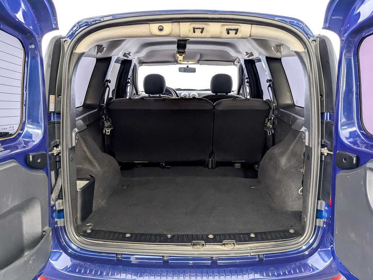 Lada (ВАЗ) Largus с пробегом — 2013 год. Фото: #9