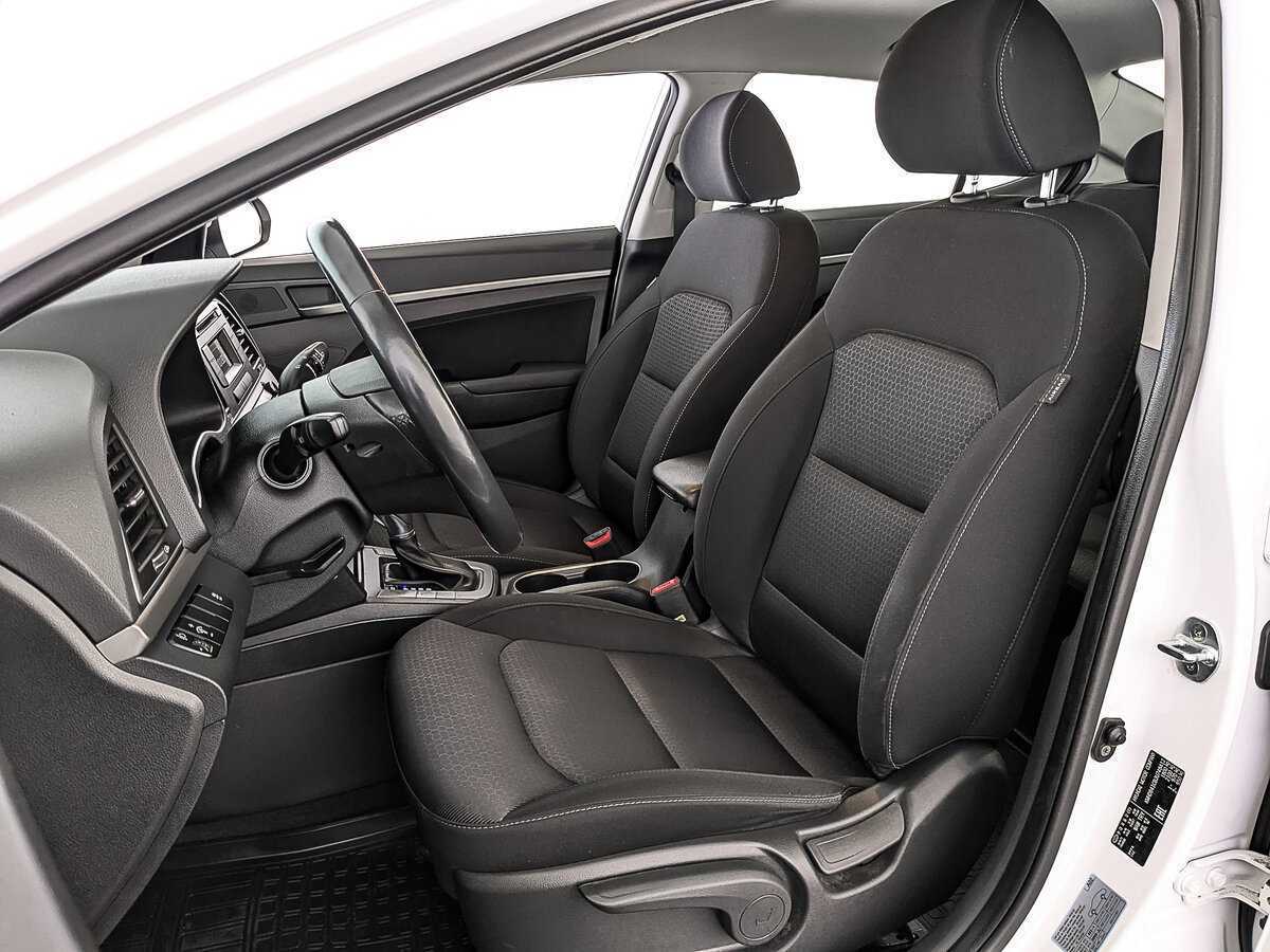 Hyundai Elantra с пробегом — 2018 год. Фото: #18