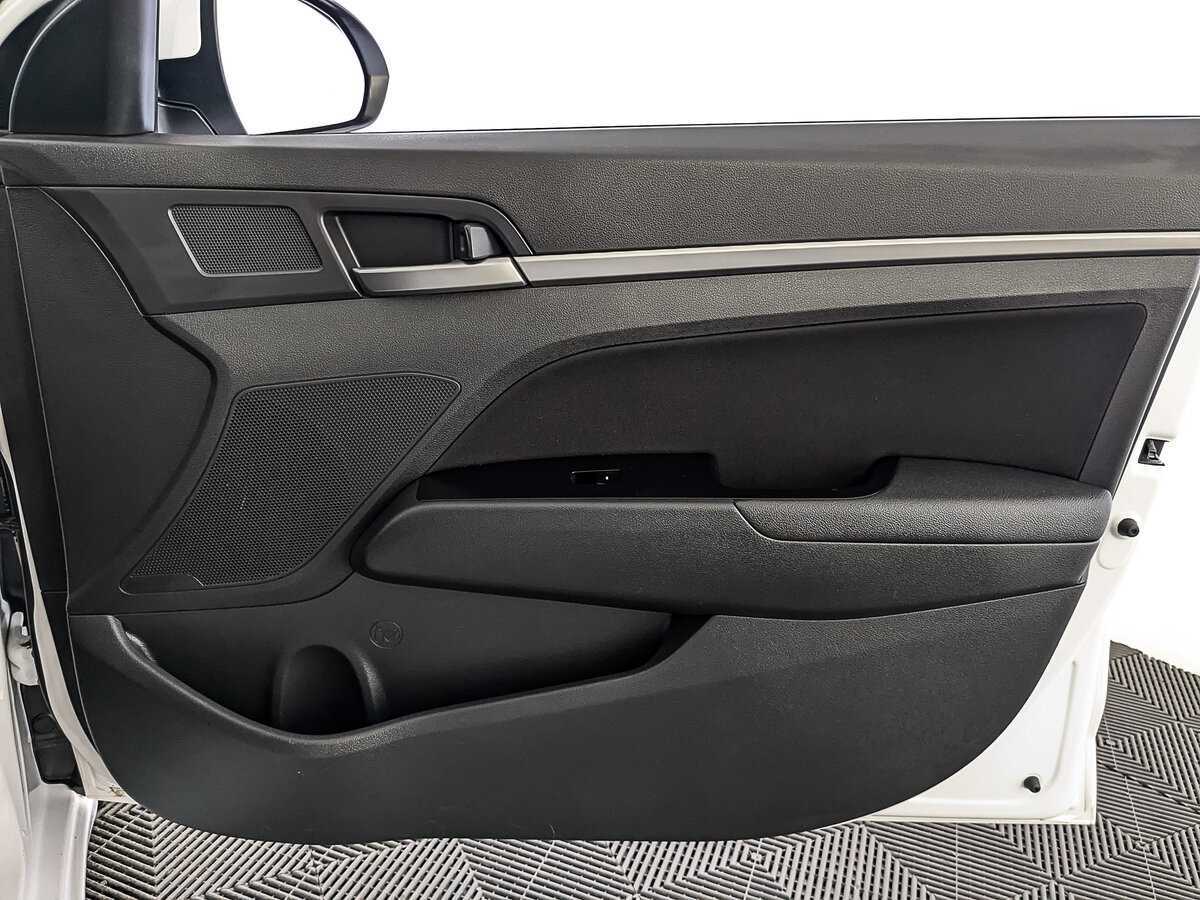 Hyundai Elantra с пробегом — 2018 год. Фото: #23