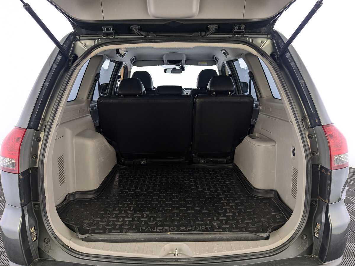 Mitsubishi Pajero Sport с пробегом — 2013 год. Фото: #9