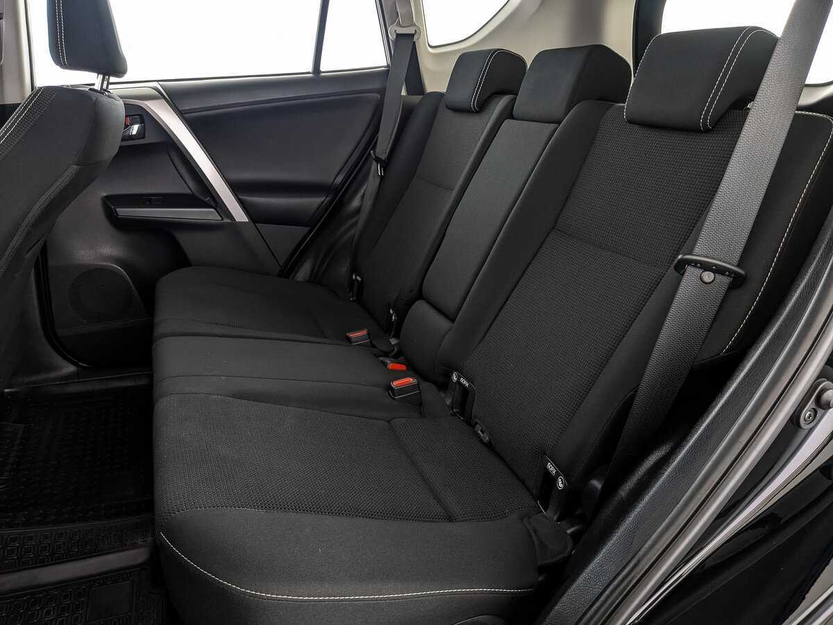 Toyota RAV4 с пробегом — 2017 год. Фото: #11