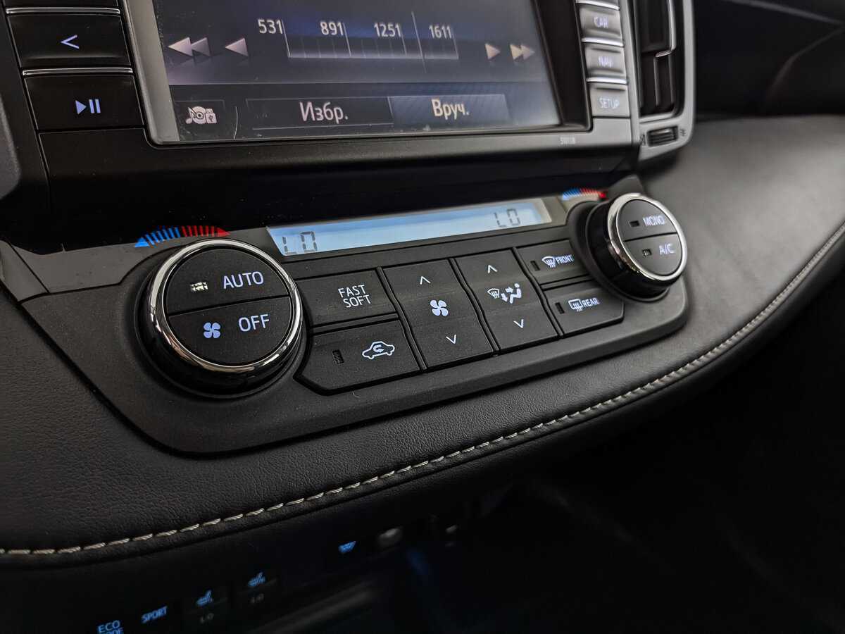 Toyota RAV4 с пробегом — 2017 год. Фото: #22