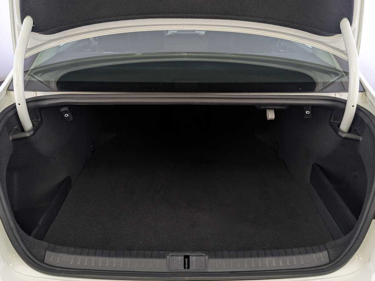 Volkswagen Passat с пробегом — 2019 год. Фото: #9