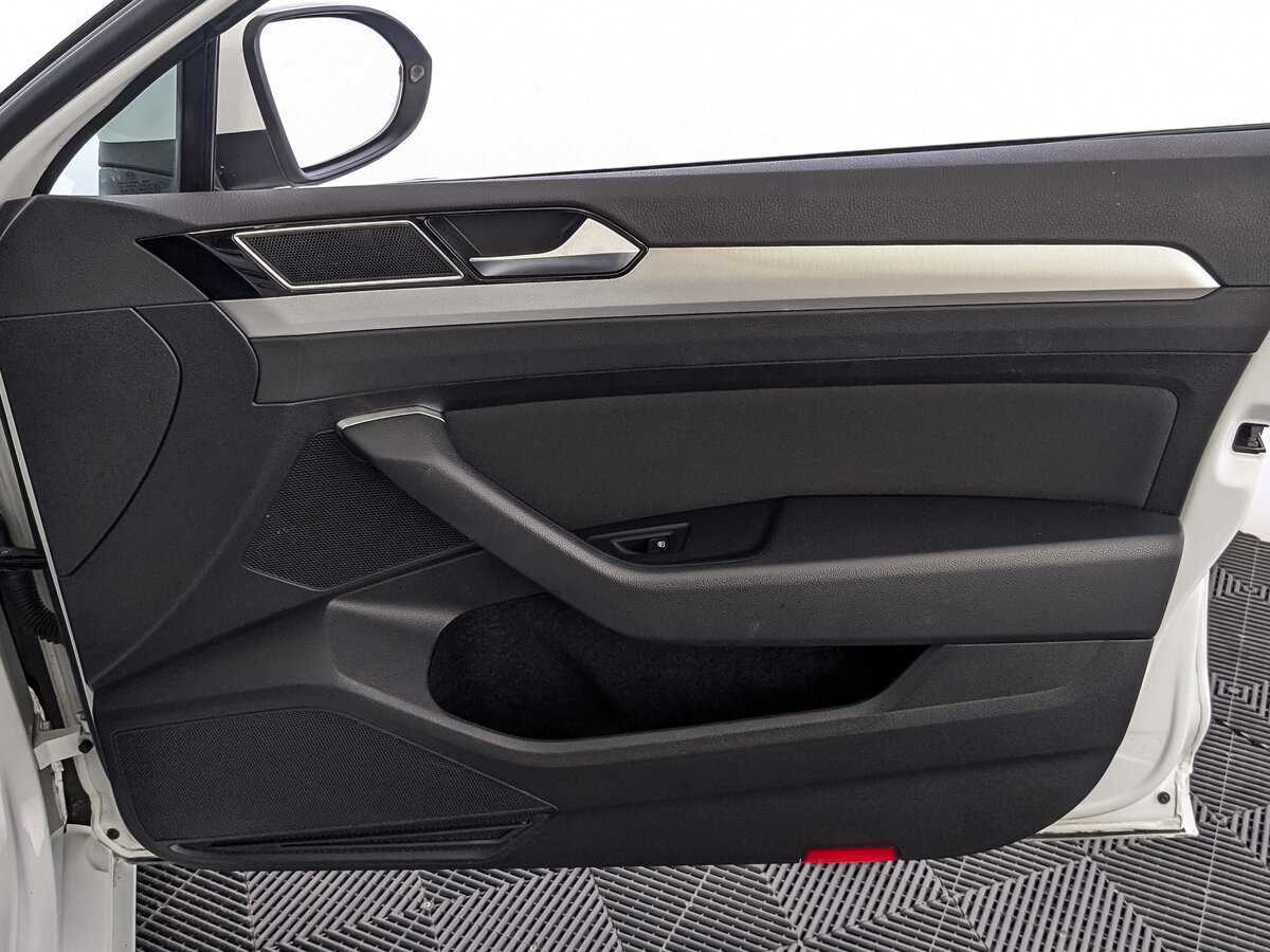 Volkswagen Passat с пробегом — 2019 год. Фото: #24