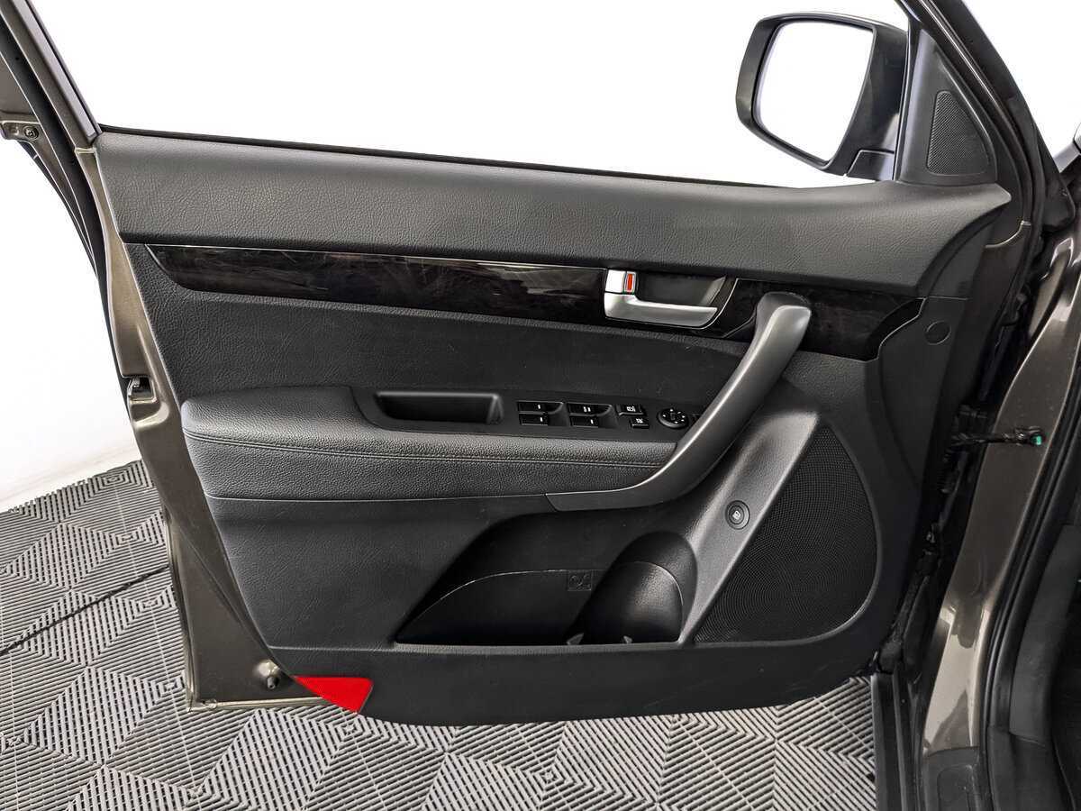 Kia Sorento с пробегом — 2016 год. Фото: #18