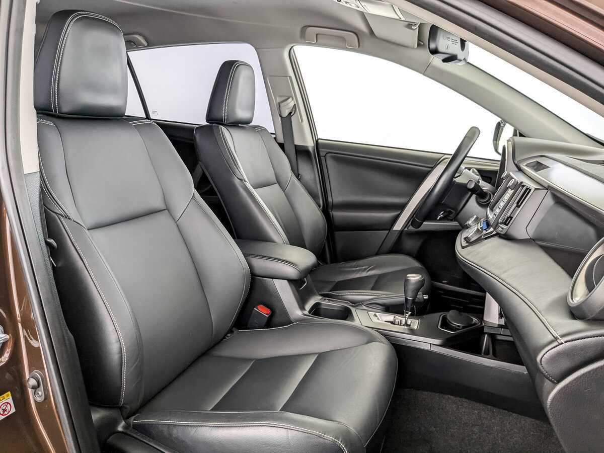 Toyota RAV4 с пробегом — 2017 год. Фото: #23