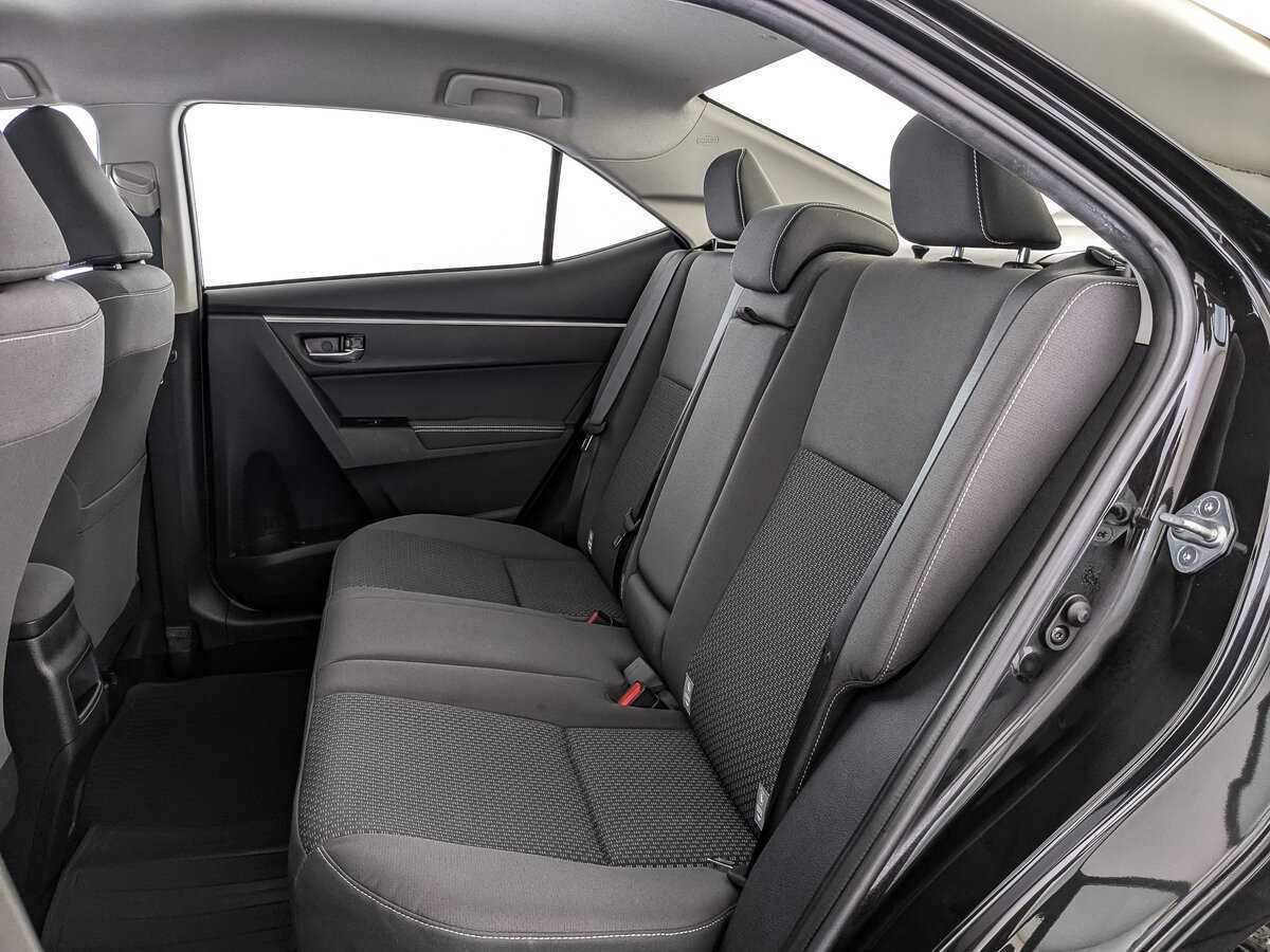 Toyota Corolla с пробегом — 2017 год. Фото: #17