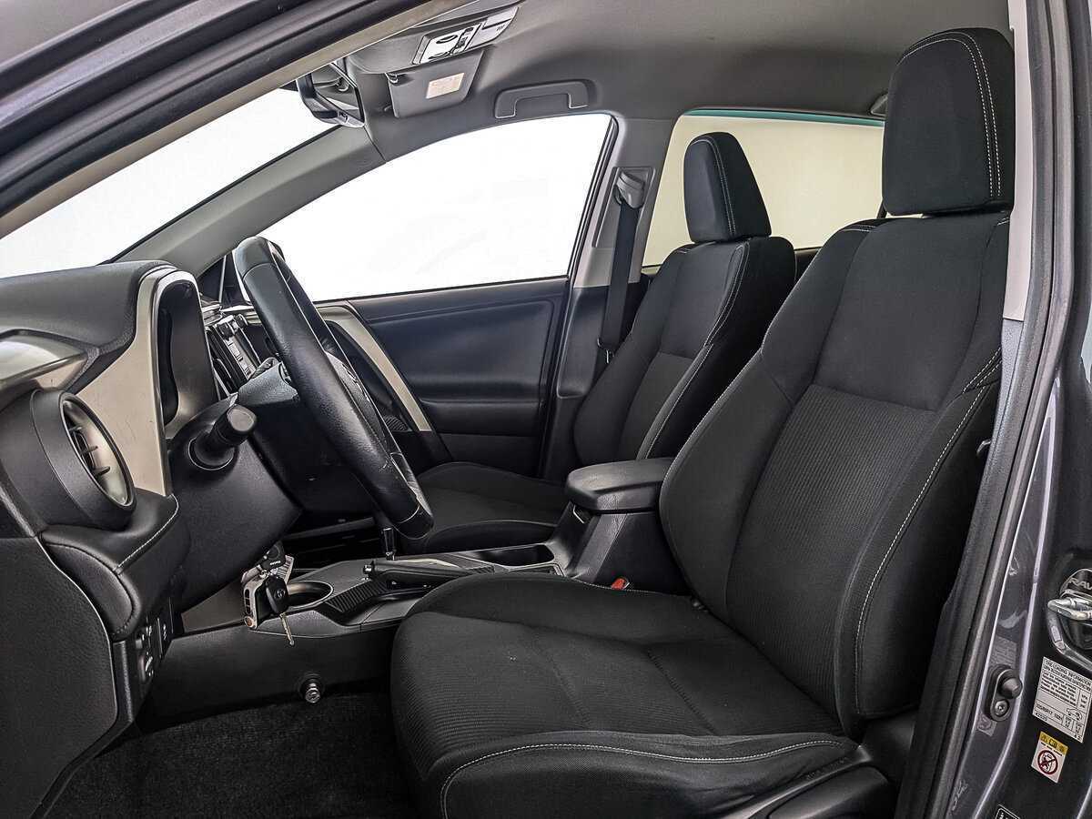 Toyota RAV4 с пробегом — 2014 год. Фото: #19