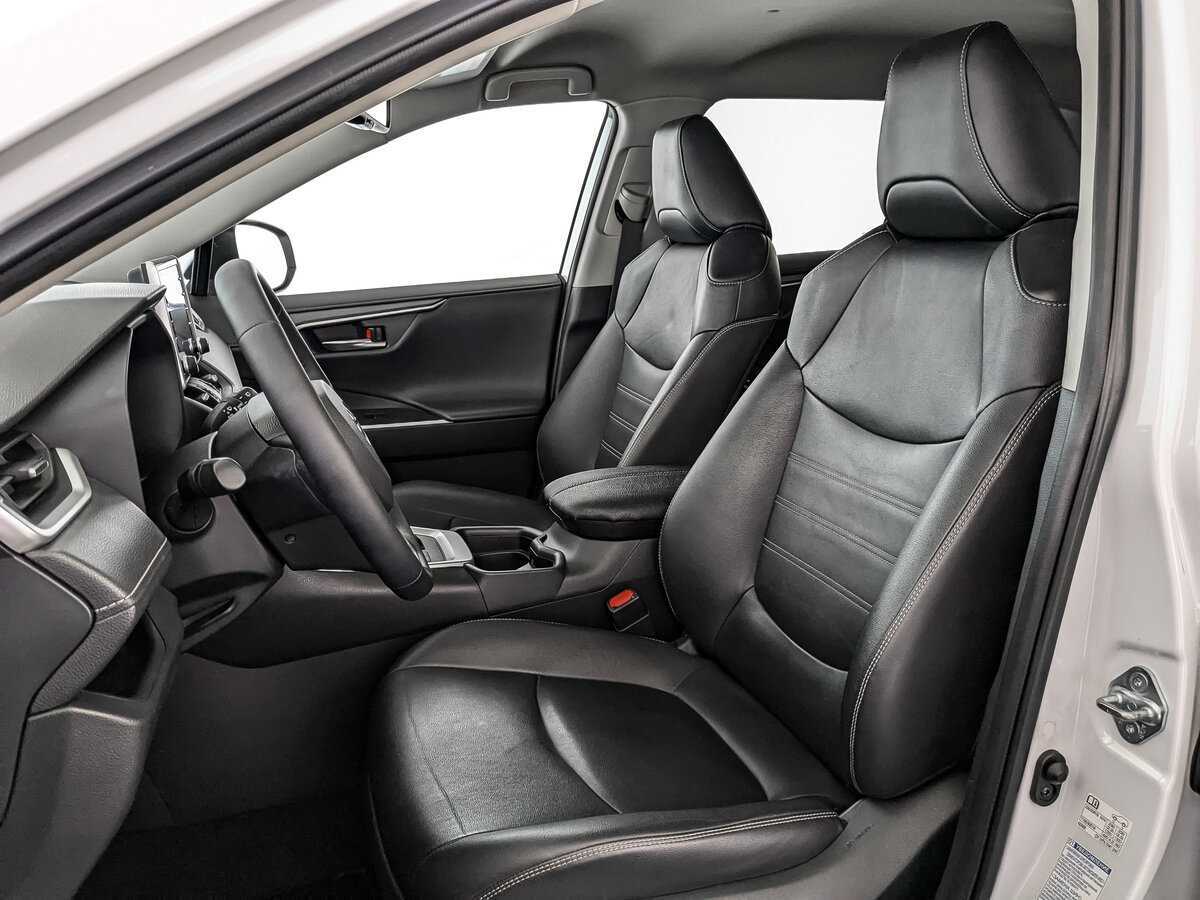 Toyota RAV4 с пробегом — 2021 год. Фото: #19