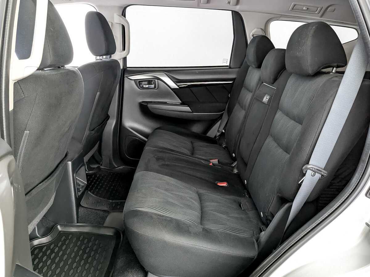 Mitsubishi Pajero Sport с пробегом — 2018 год. Фото: #11