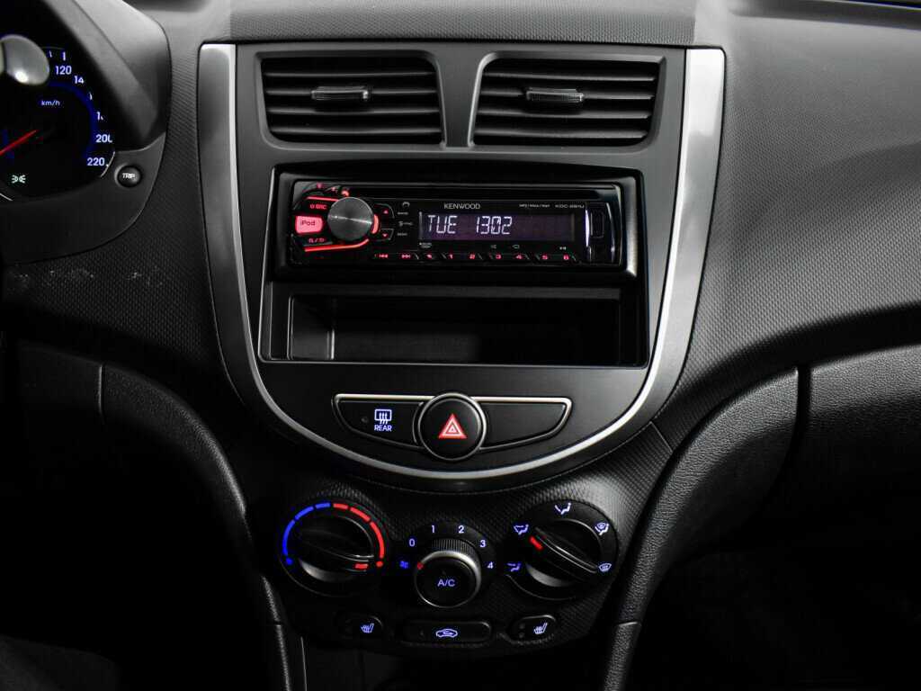 Hyundai Solaris с пробегом — 2015 год. Фото: #13