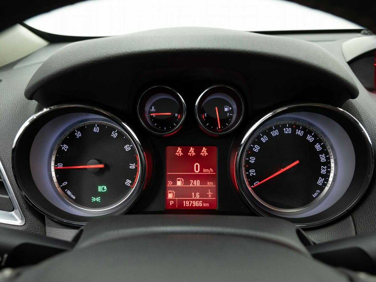 Opel Mokka с пробегом — 2013 год. Фото: #15